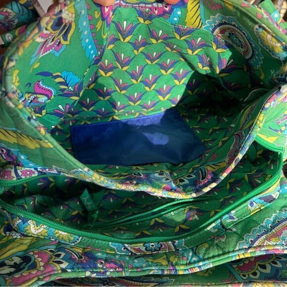 Vera Bradley Handbag/Purse. Emerald Paisley Pattern. Excellent Used Condition. - Picture 5 of 7